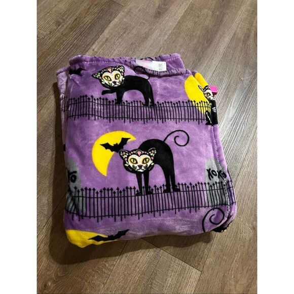 NWT BETSEYVILLE BETSEY JOHNSON Halloween Throw Blanket Black Cat Purple w/Hanger - Picture 7 of 9